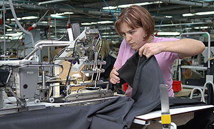Foto: Darko Gorenak (Radnica - tekstilna industrija)